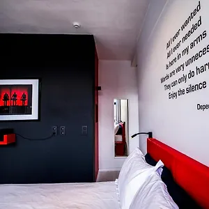 Bed & Breakfast Rock Lobster ***